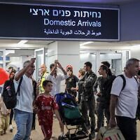 Passengers from flydubai flight FZ1073 walk with their family members through the arrivals hall at Ben Gurion International Airport on Sept. 30, 2026. (Flash90)