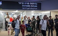 Passengers from flydubai flight FZ1073 walk with their family members through the arrivals hall at Ben Gurion International Airport on Sept. 30, 2026. (Flash90)