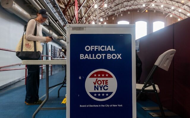 People vote in New York's primary elections at an armory and YMCA in Brooklyn on June 23, 2026, in New York City.  (Spencer Platt/Getty Images)