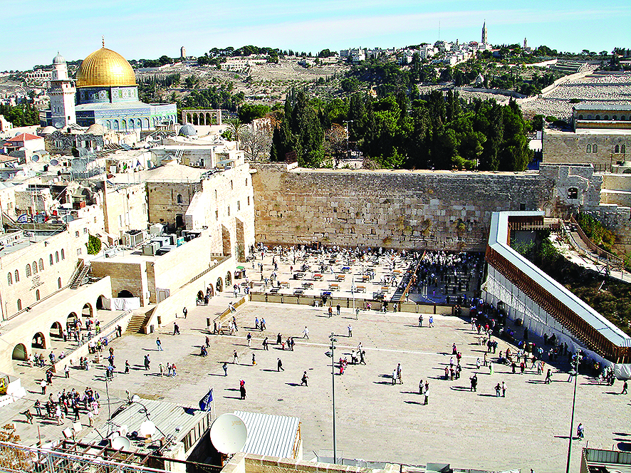 Benny Gantz: Western Wall can accommodate prayer for all Jews | Jewish News
