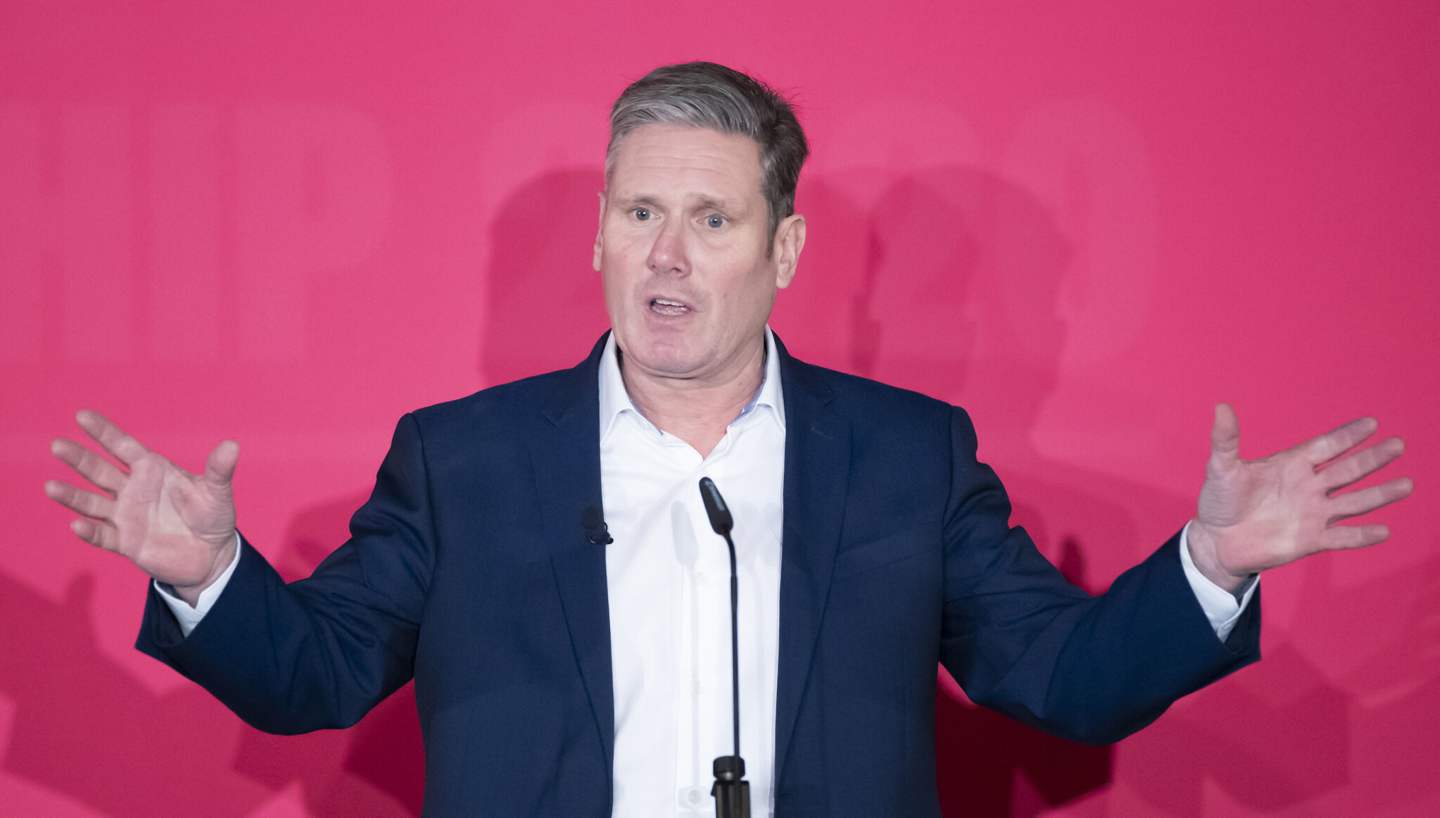 Keir Starmer vows to 'kick antisemites out' of Labour during radio phone-in | Jewish News