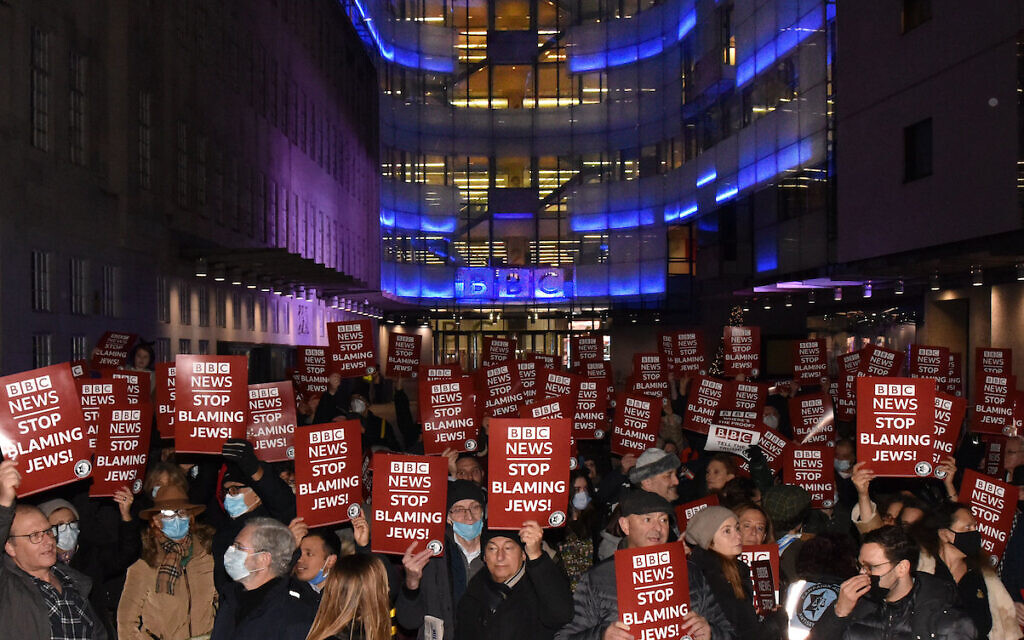 Community holds anti-BBC protest over Chanukah bus attack coverage - Vimarsana News