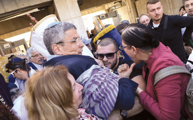 Rabbi Rick Jacobs, center, Rabbi Anat Hoffman, and other non-Orthodox Jews clash with security guards at the entrance to the Western Wall plaza in Jerusalem on November 16, 2017. (Noam Rivkin Fenton/Flash 90)