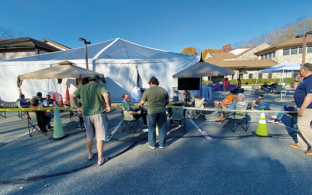 Temple Emanu-El’s activities so far have drawn congregants to the shul’s parking lot — and to the community. (Temple Emanu-el of Closter)