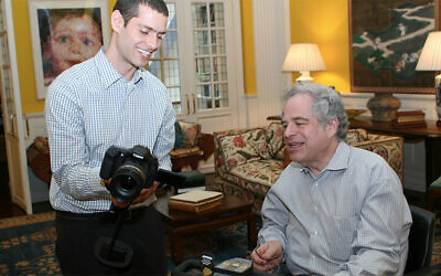 Uri Westrich works with violinist Itzhak Perlman. (Shimon Gifter)