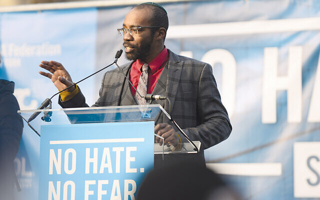 Rabbi Shais Rishon speaks at a rally in New York City on January 2020. (Gili Getz)