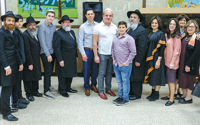Rabbi Avremy Kanelsky, Gregory Libson, Rabbi Dovid Wilansky, Zachary Libson, Rabbi Levi Garelik, Felix Kanchik, Yuri Libson, Samuel Kanchik, Rabbi Mordechai and Shterney Kanelsky, Chaya Kanelsky, Mila Libson, and Sarah Wilansky at the program. (Courtesy Bris Avrohom)