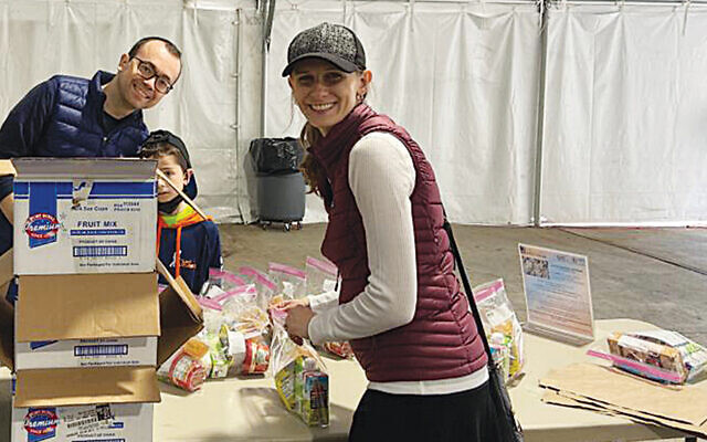 Ariel, Sammy, and Tirza Bayewitz of Teaneck were among the volunteers.
(Courtesy Rinat Yisrael)
