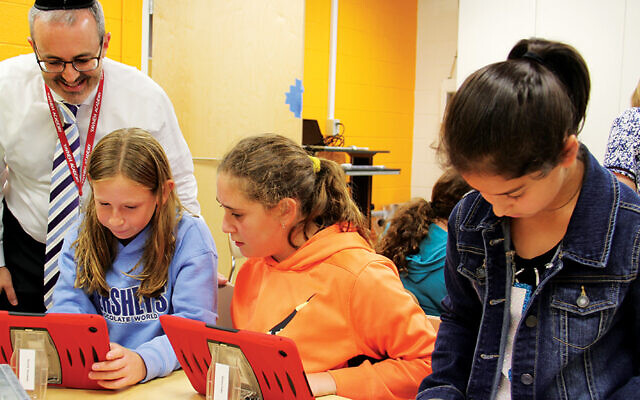 Rabbi Jonathan Knapp works with students, just before 
covid hit. (All photos courtesy Yavneh)