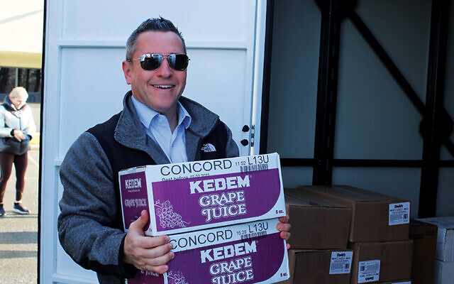 Andrew Kent unloads grape juice destined for shalach manot. (JFNNJ)