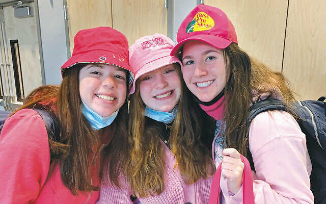 Ma’ayanot students filled its new student center to kick off events for Pink Day, which included a Pink Day Zumba led by Sharsheret ambassador Lauren Greene. They also heard from a cancer survivor in a session on empathy and sympathy, discussed the mitzvah of bikur cholim, and focused their learning on being Jewish women.