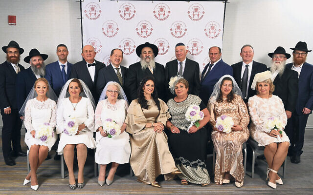 Rabbi and Shterney Kanelsky, center, are surrounded by brides, grooms, and at both ends, the rabbis who officiated at the weddings (Courtesy BA)