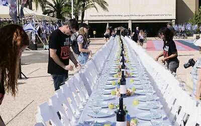 This Shabbat table is outside the Art Museum of Tel Aviv.