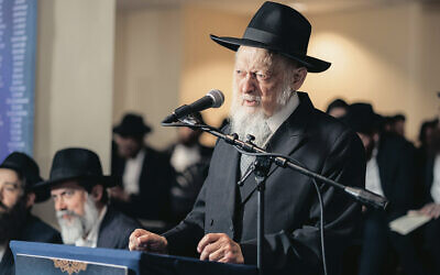 Rabbi Herson addresses the graduating class at the Rabbinical College of America in 2023. (Shmulie Grossbaum/Chabad.org)