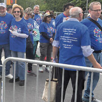 A large contingency from Congregation B’nai Sholom/Fair Lawn Jewish Center, the Jewish Community Center of Paramus/Congregation Beth Tikvah, and Temple Israel of Ridgewood, joined together to march in the parade. A large contingency from Congregation B’nai Sholom/Fair Lawn Jewish Center, the Jewish Community Center of Paramus/Congregation Beth Tikvah, and Temple Israel of Ridgewood, joined together to march in the parade.
