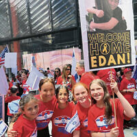 Yavneh Academy students welcome Edan Alexander home. Yavneh Academy students welcome Edan Alexander home.