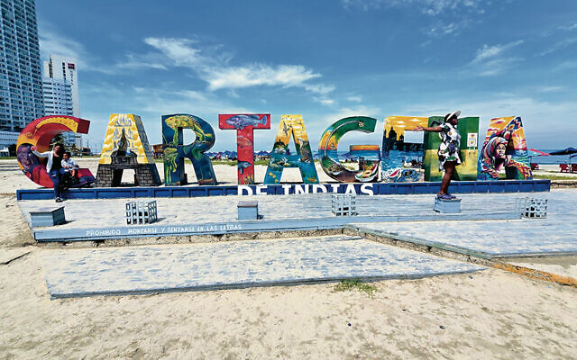 Welcome to Cartagena! (All photos courtesy Lenny Mandel)