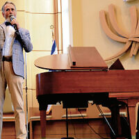 Steven Skybell sings; Zalmen Mlotek plays piano.