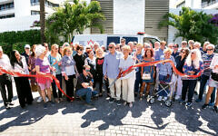 Jaime and Susan Weiss celebrate their MDA ambulance donation with their Boca Raton community. (Photos by American Friends of Magen David Adom)