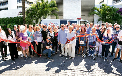Jaime and Susan Weiss celebrate their MDA ambulance donation with their Boca Raton community. (Photos by American Friends of Magen David Adom)