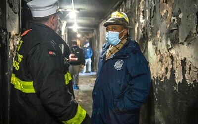 Mayor Eric Adams visits the site of Sunday’s deadly fire in the Bronx, Jan. 10, 2022. (Ed Reed/Mayoral Photography Office)