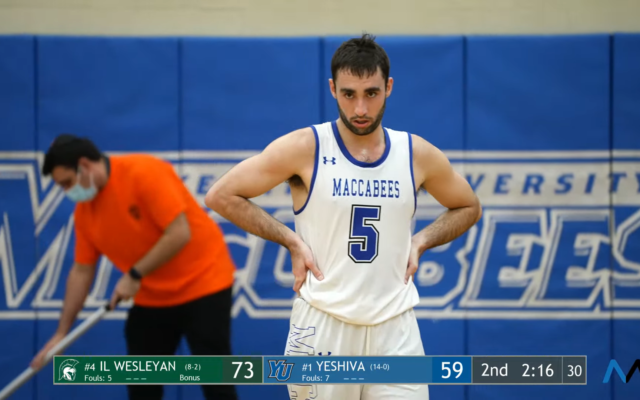 Ethan Lasko of the Yeshiva University Maccabees looks on in the final minutes of the team’s game against Illinois Wesleyan University, Dec. 30, 2021. (Screenshot via MacsLive)
