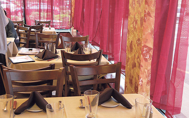 Avalon Glatt, a family-style kosher restaurant in Livingston under the Vaad Harabonim of MetroWest, opened May 18. 