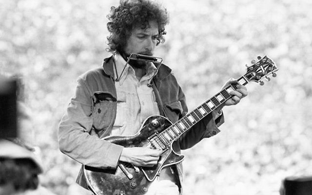 Bob Dylan performing at the Kezar Stadium in San Francisco, March 23, 1975. (Alvan Meyerowitz/Michael Ochs Archives/Getty Images)