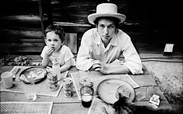 Bob Dylan with his son, Jesse, in Woodstock, NY, 1968.      