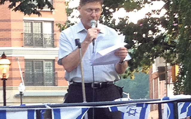 Amir Shacham of the Jewish Federation of Greater MetroWest NJ tells an Israel solidarity rally that IDF soldiers killed “were killed because of their human values.”