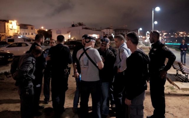 Israeli security and medics at the scene of a stabbing attack where one person was murdered and nine others were wounded in the Jaffa Port, Tel Aviv, March 8, 2016. (Tomer Neuberg/Flash90)