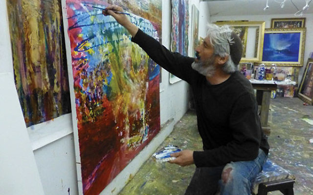 Artist Yoram Raanan at work
