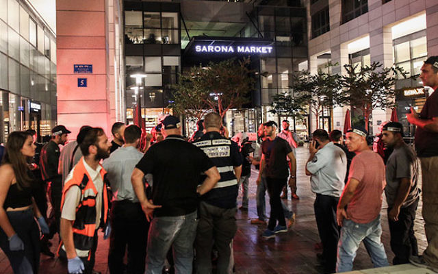 Israeli security forces arriving at the scene of a suspect terrorist opened fire at the Sarona Market in Tel Aviv, June 8, 2016. (Miriam Alster/Flash90)
