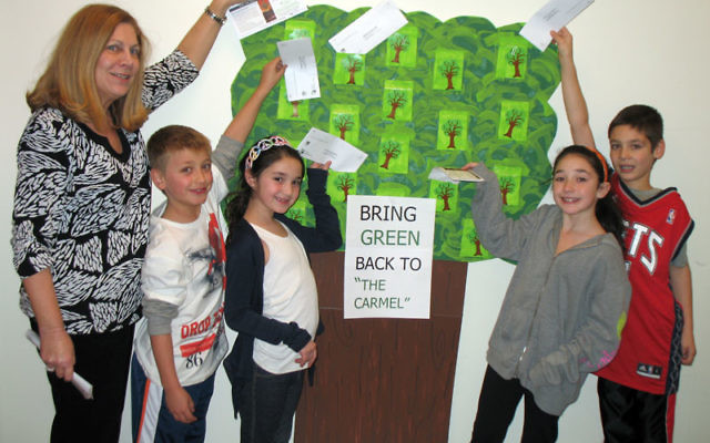 Contributing to Temple B’nai Abraham’s “Bring Green to the Carmel” project are, from left, TBA religious school director Janet Resnick and students Josh Greenberg, Hallie Goldberg, Lara Klein, and Evan Marcus. Photo courtesy Temp