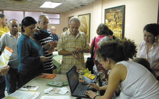 Drew University students register participants for a diabetes workshop at Adath Israel, an Orthodox shul in Havana. Photos courtesy Jonathan Golden