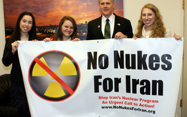 Presenting Ambassador Michael Oren with a No Nukes for Iran banner are, from left, Michelle Bauer, Marisa Blackburn, and Danielle Flaum.