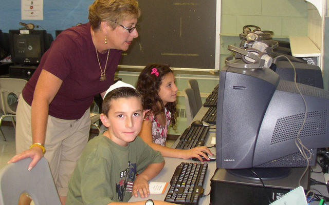 Students at the Solomon Schechter Day School of Raritan Valley at work in the computer lab. Plans for the Discover Schechter Initiative include providing every fifth- and sixth-grader with their own laptop computer. Photo by Debra Rubin