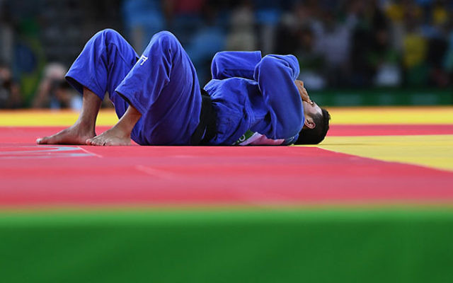 Sagi Muki reacting after being defeated by Lasha Shavdatuashvili of Georgia in the Men’s -73 kg contest for a bronze medal at the Rio 2016 Olympic Games at Carioca Arena 2 in Rio de Janeiro, Aug. 8, 2016. (David Ramos/Getty Images)