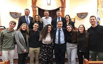 Head of the Jewish Agency for Israel Isaac Herzog, front row, fourth from right, with rishonim, young Israeli emissaries, and other staff and leaders of the Jewish Federation of Greater MetroWest NJ.
Photo courtesy Greater MetroWest Federation