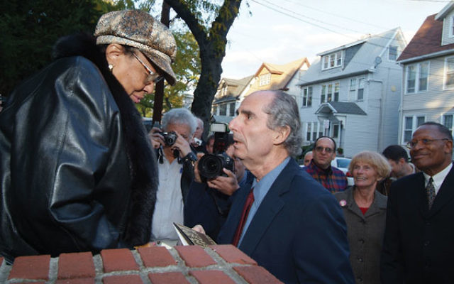 Philip Roth greets Roberta Harrington during 2005 visit to his childhood home on Summit Avenue.