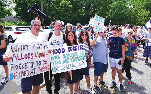 Howard Blank, Moshe Glick, Cindi Dresdner, Renee Glick, Tzvi Dresdner, and Leo Dresdner Howard Blank, Moshe Glick, Cindi Dresdner, Renee Glick, Tzvi Dresdner, and Leo Dresdner