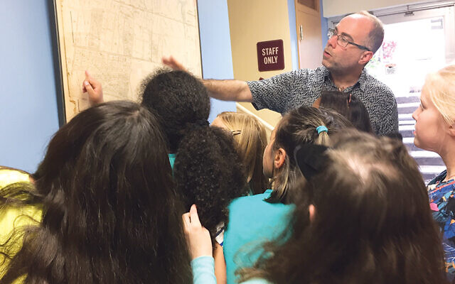 David Braun discussing Leonia’s history of slavery with a group of Girl Scouts. David Braun discussing Leonia’s history of slavery with a group of Girl Scouts.