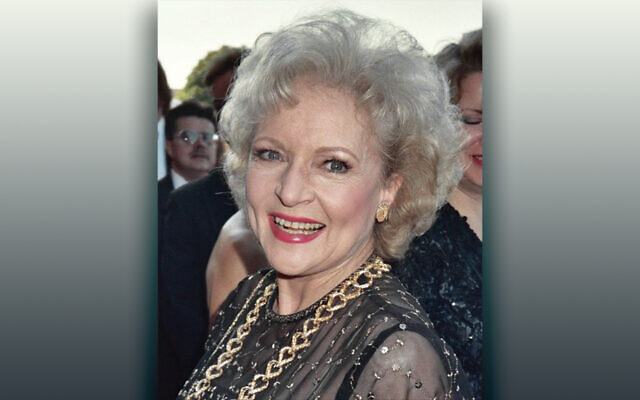 Betty White is at the Academy Awards in 1989. (Alan Light/Wikimedia Commons)