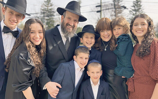 Rabbi Mendy and Altie Kasowitz and family