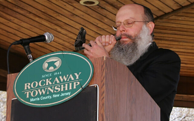 Rabbi Asher Herson blows the shofar at a pre-Rosh Hashanah municipal gathering In Rockaway Township