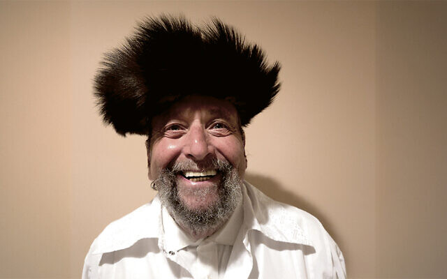 Lenny Mandel in his zeide’s shtreimel. Lenny Mandel in his zeide’s shtreimel.