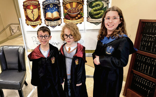 Students are ready to enter Hogwarts (Temple Sholom)