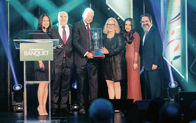 From left: Lisa and Dan Serviss, Barry Mandelbaum, Cheryl Burstein, and Toba and Rabbi Zalman Grossbaum. Mr. Mandelbaum, chair of Mandelbaum Barrett PC, and Ms. Burstein, its COO, accepted the award on behalf of the firm.