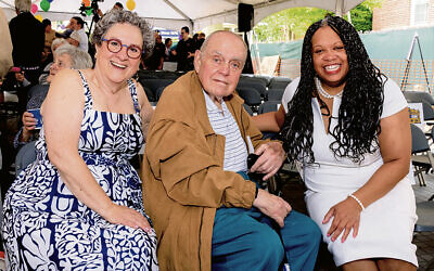 Leon Cooperman with JESPY executive director Audrey Winkler and JESPY board president Dr. Ahadi Bugg-Levine. (Ken Cavanagh)