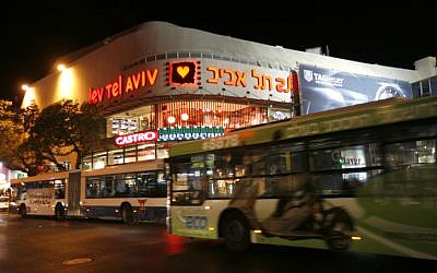 Buses near Dizengoff Center in Tel Aviv (photo credit Miriam Alster/Flash90)